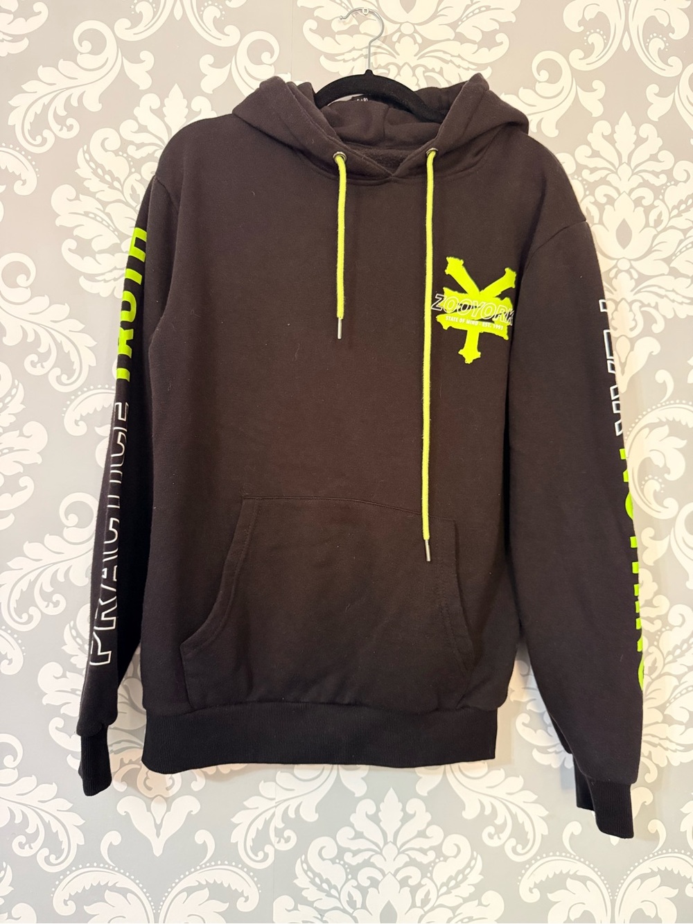 💫2/$25 • Zoo York Neon Detail Graphic Hooded Sweatshirt